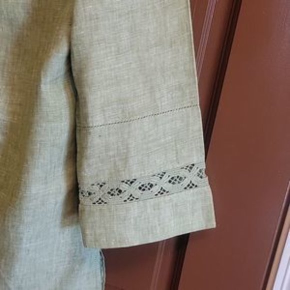 db Life- Linen green shirt with 3/4 length sleeves with eyelet trim. S/M. - Picture 4 of 5